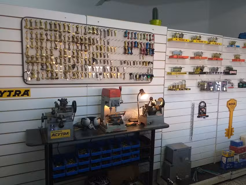 CERRAJERIA KYRIOS 40 a&ntilde;os en DEVOTO Urgencias 24 hs