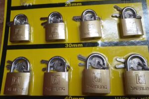 CERRAJERIA Y AUTORADIO/ELECTRICIDAD AUTOCODE hogar y automovil